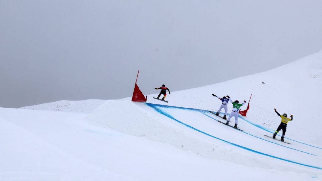 D�NYA�NIN YILDIZLARI PALAND�KEN�DE YARI�IYOR