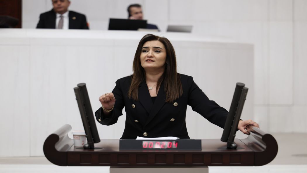 CHP �ZM�R M�LLETVEK�L� AV. SEVDA ERDAN KILIǒTAN 19 MAYIS MESAJI