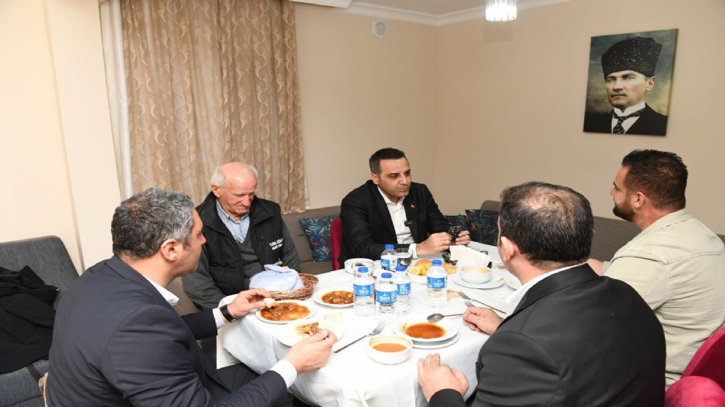 Ba�kan Y�ld�z�dan Vefa Sofras�: Sabri Amca �lk �ftarda Yaln�z De�ildi.