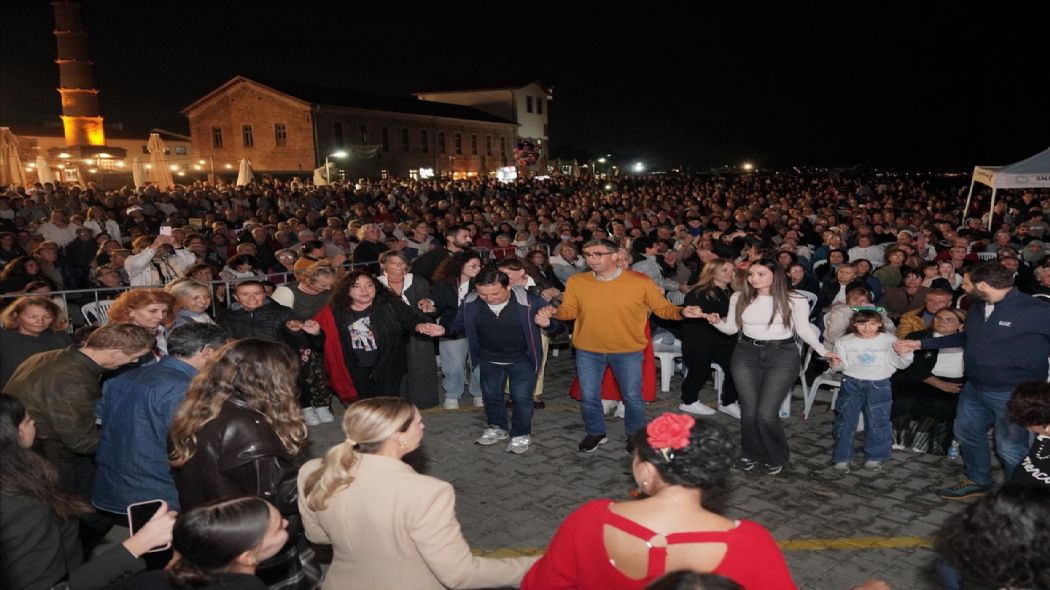 Suzan Kardeten Ayvalkta Balkan Rzgar!
