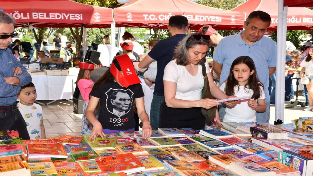 Kitaplarn Byl Dnyasna Yolculuk ilide Sryor