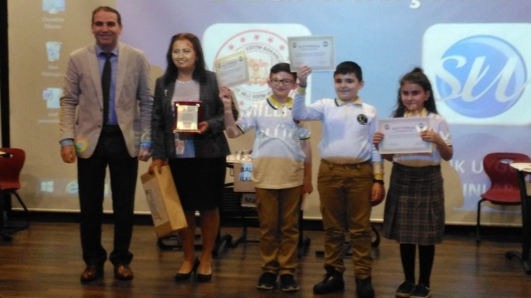 Çiğli İlkokullar arası Bilgi yarışmasının finalinde Selim DİNİZ birinci oldu.