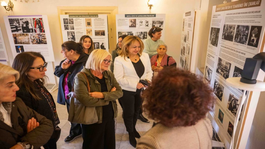 apka Devriminin 100. Ylna zel sergi