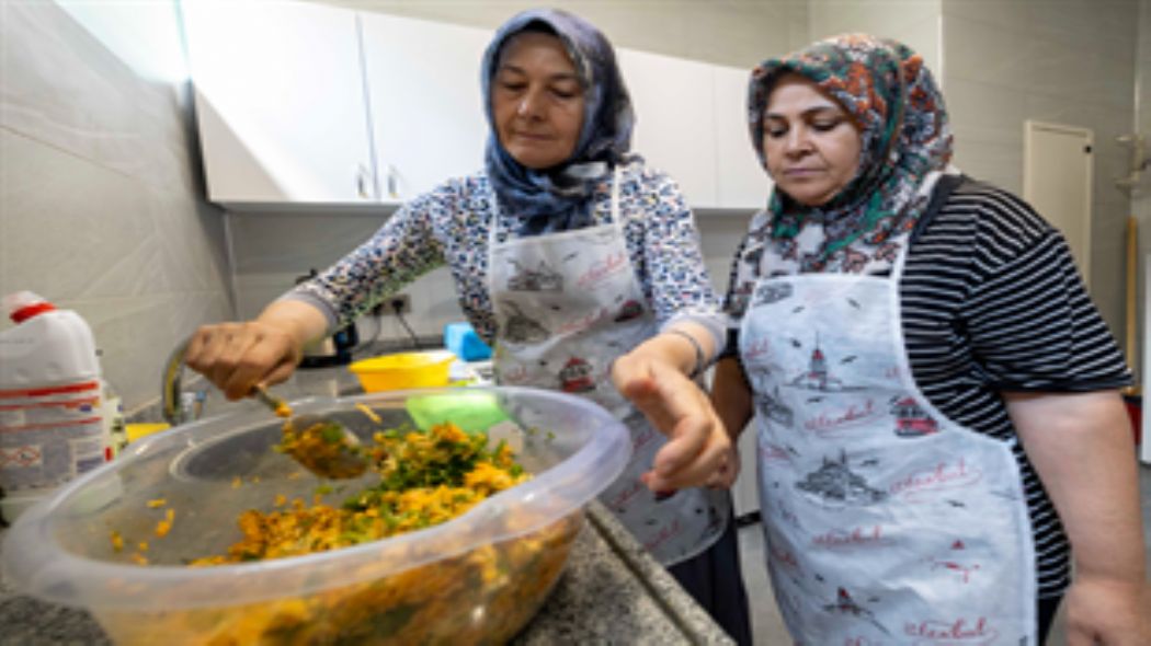 �zmir B�y�k�ehir Belediyesi�nden annelere Dayan��ma Mutfa��
