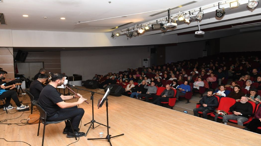 �i�li�de Mahzuni�nin T�rk�leri Co�kuyla Yank�land�