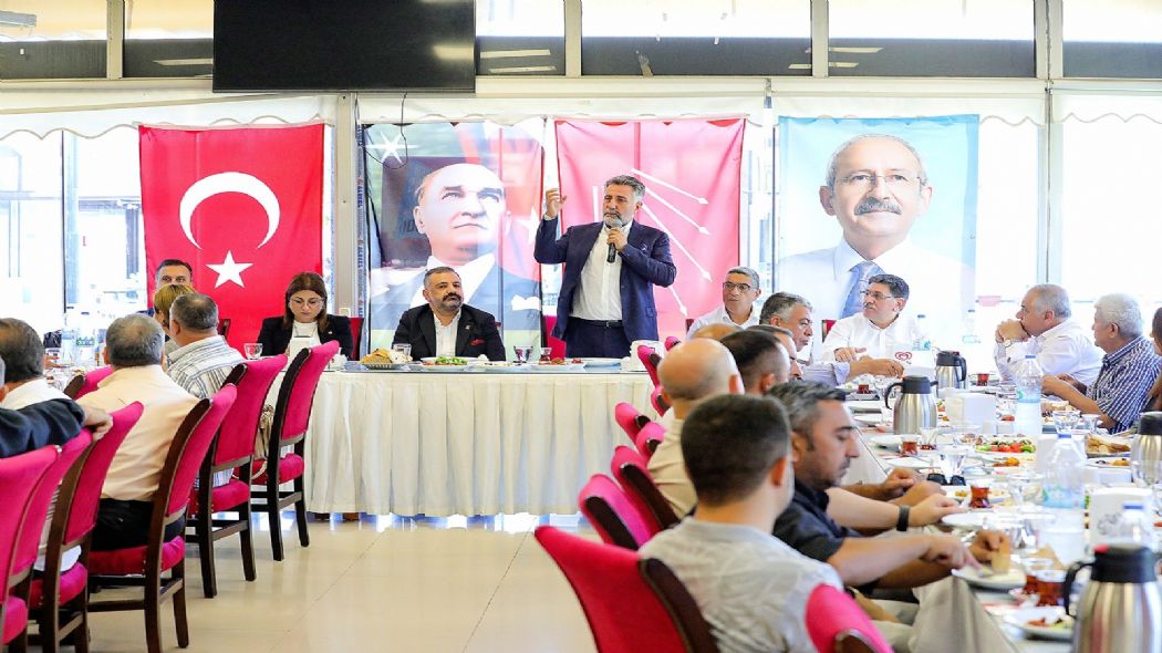 Türkiyede Kılıçdaroğlu, İzmirde Aslanoğlu.