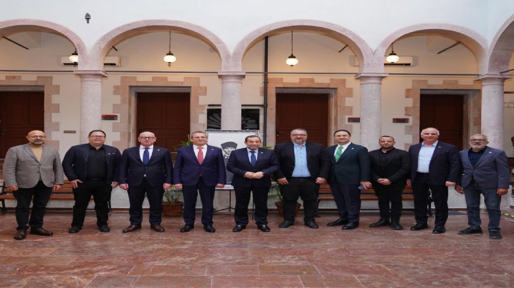 Rauf Denkta� K�lt�r Merkezi a��l��� �ncesi �nemli isimler Ayval�k�ta a��rland�