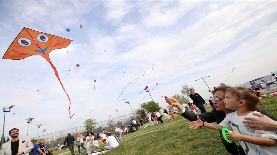 Kar��yaka�da 23 Nisan co�kusu Sancakl��dan ba�lad�!